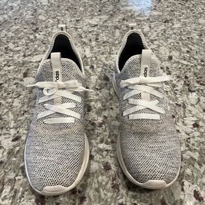 Adidas womens tennis shoe